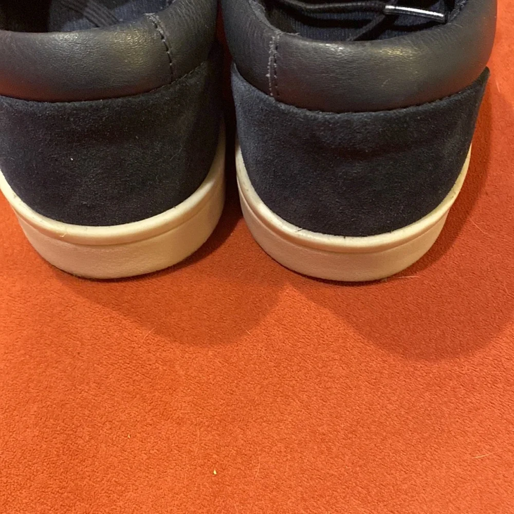 CLARKS  genuine leather navy blue shoes size 7.5